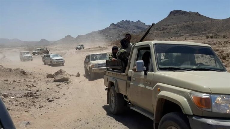 “الميدان اليمني” يرصد آخر التطورات العسكرية في الضالع.. “قعطبة” تتحول إلى ساحة حرب وسط معارك عنيفة ودامية ونزوح جماعي للسكان