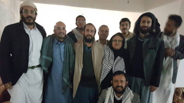 نجل “علي عبدالله صالح” يودع “السيد” قبل مغادرتها دولة الإمارات (شاهد)