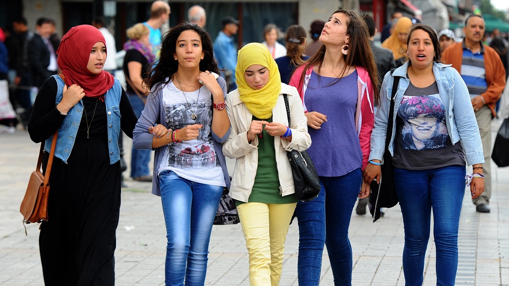 سوق أسبوعية بقلب دولة عربية لبيع الفتيات القاصرات