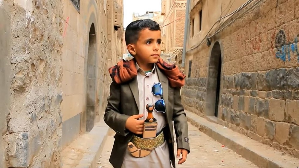 الطفل اليمني بائع الماء يصل لبنان