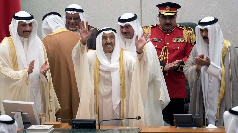 أمير الكويت يفاجئ قادة الخليج