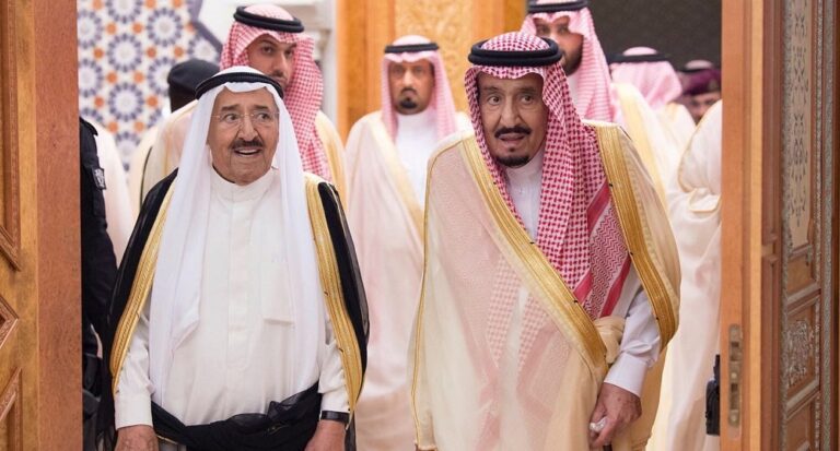 بعد فاجعة “آل سعود”.. أمير الكويت يوجه رسالة عاجلة إلى الملك سلمان
