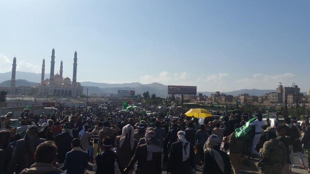 عشرات الآلاف يحتشدون إلى صنعاء