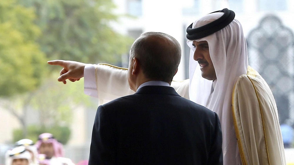 رد أردوغان على تحية أمير قطر