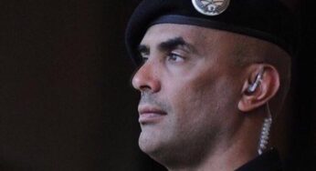 مشاهد جديدة تنشر لأول مرة للحظة مقتل حارس الملك سلمان اللواء “عبدالعزيز الفغم”.. ومفاجأة مدوية بشأن هوية القاتل الحقيقي (شاهد)