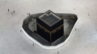 الحزن يخيم على رواد المساجد بالسعودية