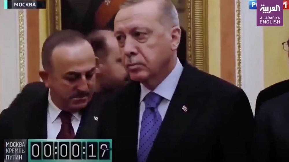 فيديو محرج أردوغان على باب بوتين