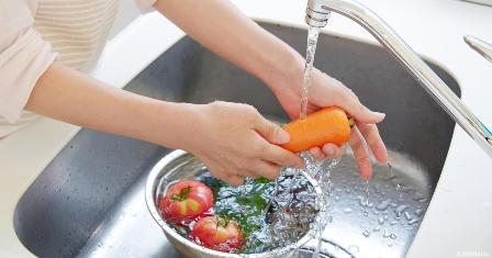 استخدام الصابون صحي في غسل الخضروات