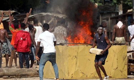 الذعر يدفع مواطنين في ساحل العاج