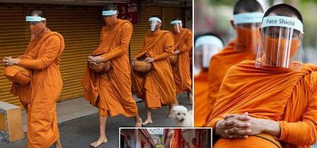 البوذيون يرتدون “دروعًا واقية” من كورونا.