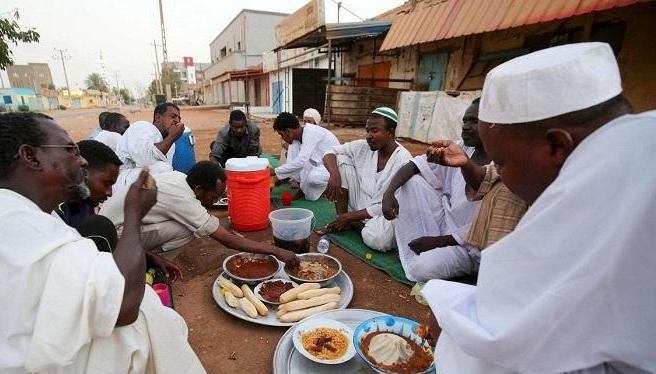 “خطأ فادح” يتسبب في إفطار السودانيين