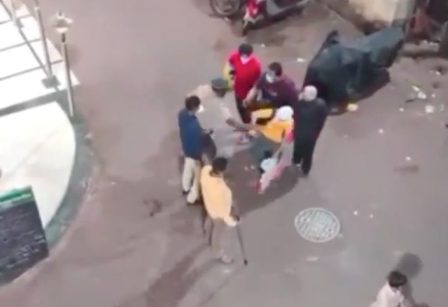 الشرطة الهندية تعتدي على سائح يمني  