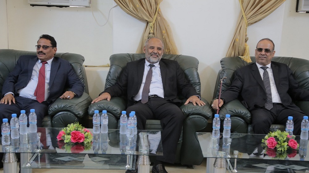 الوزيران الميسري والجبواني يصعقان الرئيس هادي