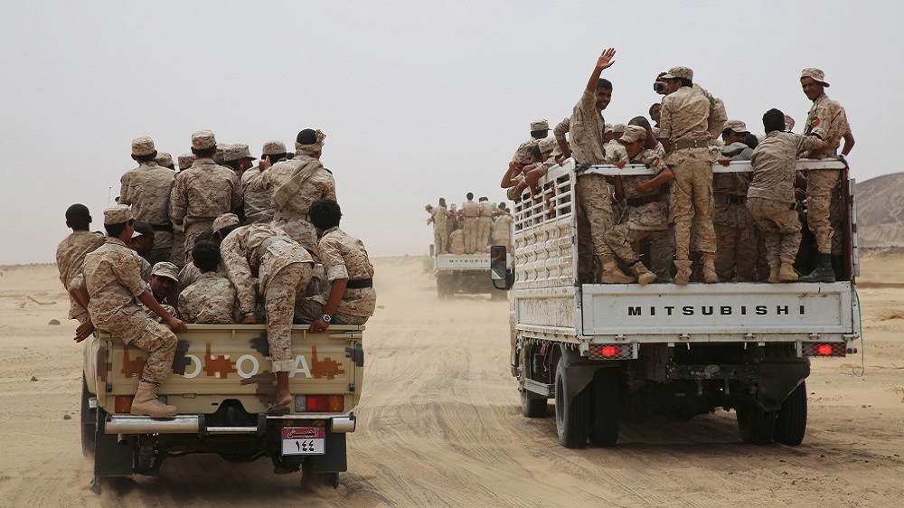 طعنة غادرة وخيانة كبرى.. لواء عسكري ينشق عن الشرعية بالكامل ويعلن انضمامه إلى الحوثيين
