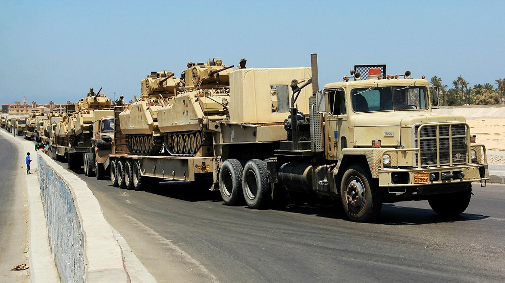 أرتال عسكرية مصرية تتجه نحو ليبيا