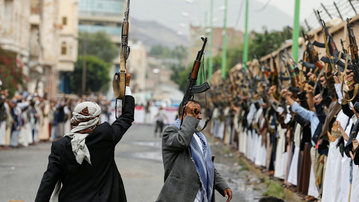 جماعة الحوثي تعلن إطلاق 2من أسراها
