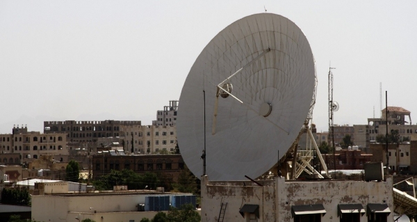 الحوثيون يحذرون من انقطاع خدمة الاتصالات  