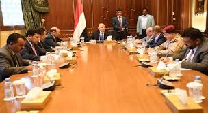 دبلوماسي يمني يدعو الرئيس هادي والحكومة