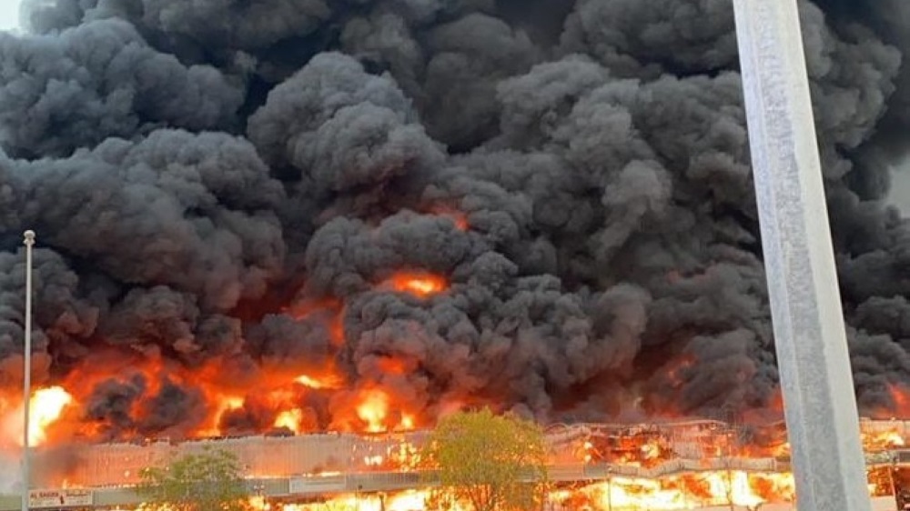 حريق ضخم في مستودعات مرفأ بيروت
