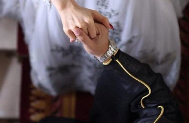معلمة يمنية تتزوج مستأجر في عمارتها