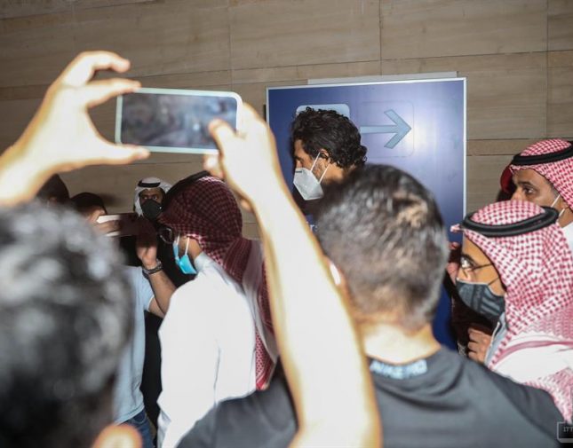 لحظة وصول المحترف المصري “حجازي” للانضمام