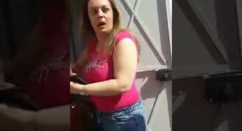 شاهد بالفيديو: موظفة سورية تنهي شجارا بين زميلها وآخر بطريقة “غريبة” .. ولهذا السبب أصبحت حديث “السوشيال ميديا”