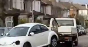 بالفيديو لصوص يسرقون سيارة بطريقة غريبة 