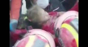 إنقاذ طفلتين من تحت أنقاض زلزال