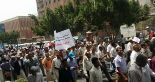 معلمين في تعز يطالبون السلطات المحلية