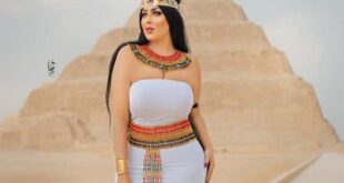 عارضة الأزياء صاحبة الزي الفرعوني