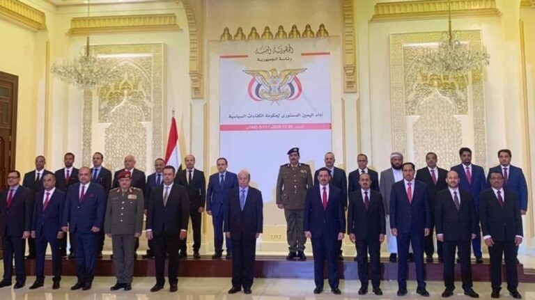 بعد أيام من وصولها إلى عدن .. اتهامات للتحالف بالفشل في تأمين أعضاء الحكومة الجديدة واللجنة السعودية ترد ببيان ناري شديد اللهجة