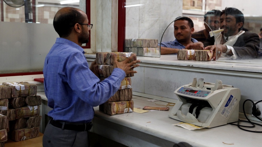 الان مباشر انهيار متسارع.. الريال اليمني يفاجئ الجميع هذا المساء بسعر رسمي جديد وغير متوقع مقابل الدولار والريال السعودي (اخر تحديث أسعار الصرف)