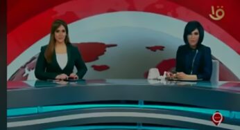 مذيعة عربية شهيرة تمارس انوثتها أمام العالم وعلى الهواء مباشرة دون أن تعرف أن البث بدأ .. والسلطات تحيلها للتحقيق! (فيديو محرج للغاية)