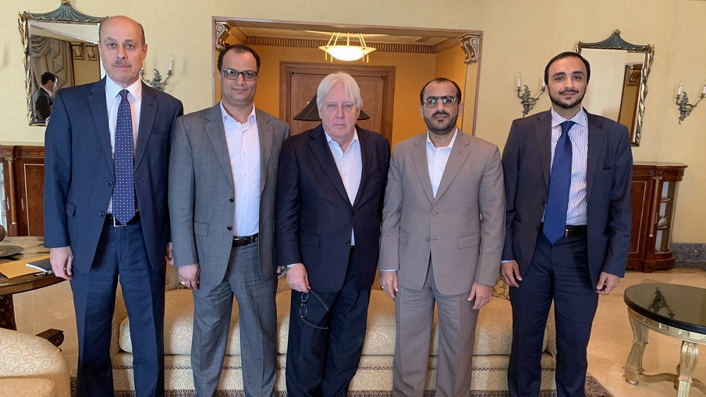 تهميش الشرعية وإنهاء دورها.. أمريكا و3 دول غربية تعقد صفقة ضخمة مع الحوثيين بإشراف المبعوث الأممي!