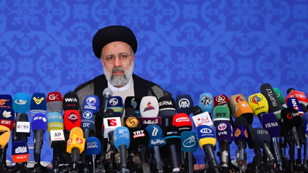 عاجل: الرئيس الإيراني الجديد يفاجئ الجميع بشأن اليمن في أول مؤتمر صحفي بعد انتخابه رئيسًا ويوجه رسالة عاجلة وغير متوقعة إلى السعودية (تفاصيل)