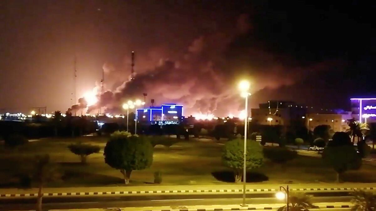 عاجل : ‏شاهد بالفيديو.. توقف الملاحة الجوية في مطار ‎جيزان الآن بفعل ضربة عسكرية للحوثيين أدت إلى تعطل المطار وتوقف الرحلات الجوية