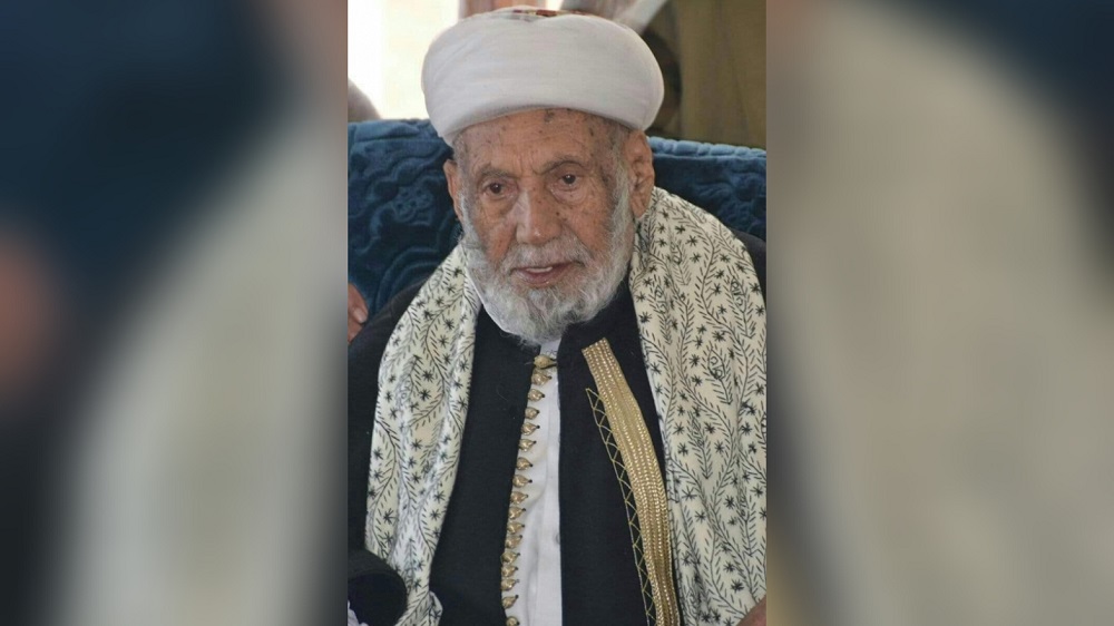 القاضي العمراني يوحد اليمنيين لأول مرة.. حكومتي صنعاء وعدن تفاجئان الجميع وصدور بيان مشترك عاجل بعد ساعات من وفاة مفتي اليمن العلامة محمد بن إسماعيل العمراني