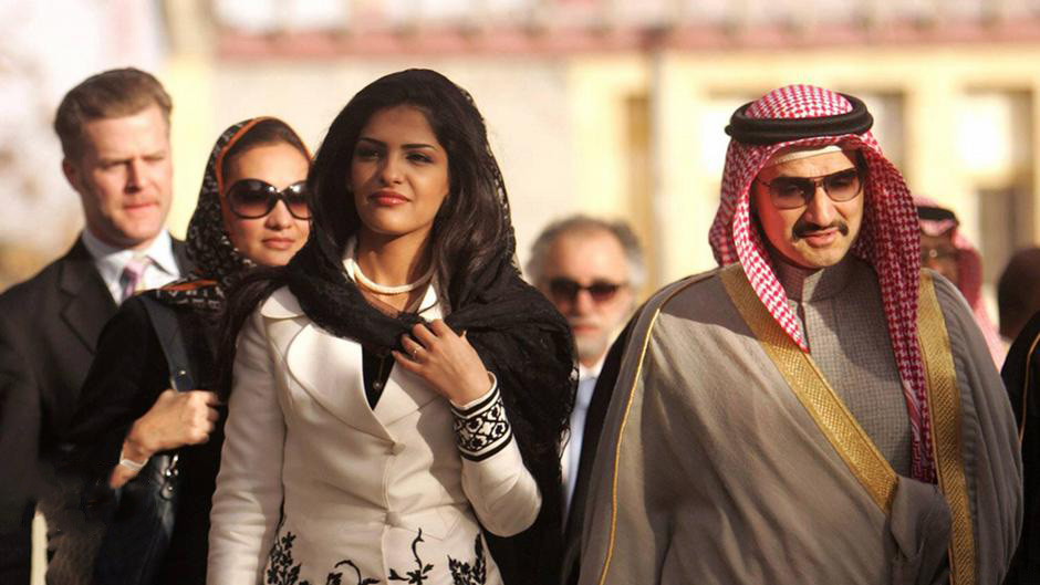 جمالها شديد للغاية.. الملياردير الوليد بن طلال يتزوج أميرة صغيرة .. لن  تصدقوا أن هذا الجمال موجود على الأرض (صور) - الميدان اليمني