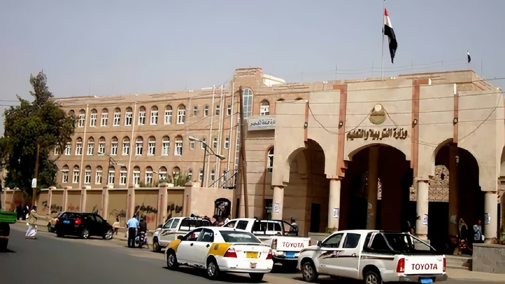 ورد الآن: وزارة التربية بصنعاء تصدر قرار مفاجئ ولأول مرة في اليمن وتعميم وزاري ملزم لجميع الطلاب والطالبات والمدارس في عموم الجمهورية (وثيقة)
