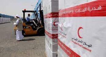 شبوة .. الهلال الإماراتي يوزع تموراً فاسدة في عتق