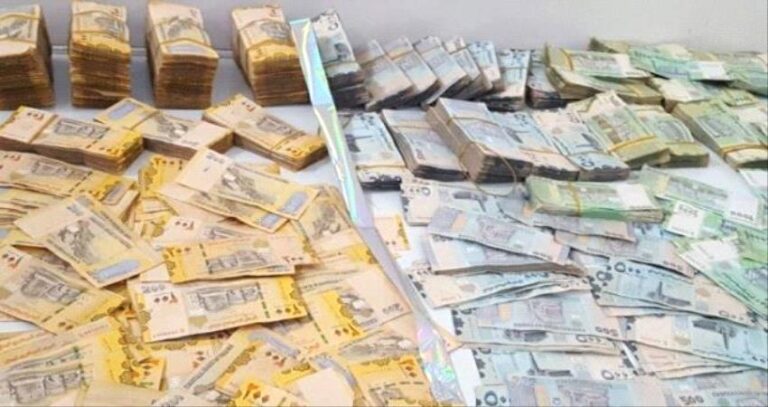 انهيار الريال اليمني أمام الدولار يضاعف من اعباء المواطنين مع قدوم شهر رمضان ” تحديث أسعار الصرف “