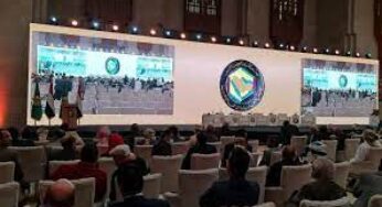 سياسي عماني يسخر من مشاورات الرياض ويصفها بمباراة أحد طرفيها خارج الملعب