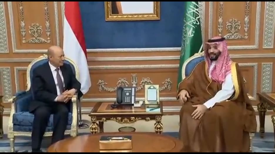 المغرد السعودي “مجتهد” يكشف أحداث مثيرة وتسريبات خطيرة عن مخطط “الطبخة الأخيرة” التي حدثت قبل إعلان تشكيل مجلس القيادة الرئاسي