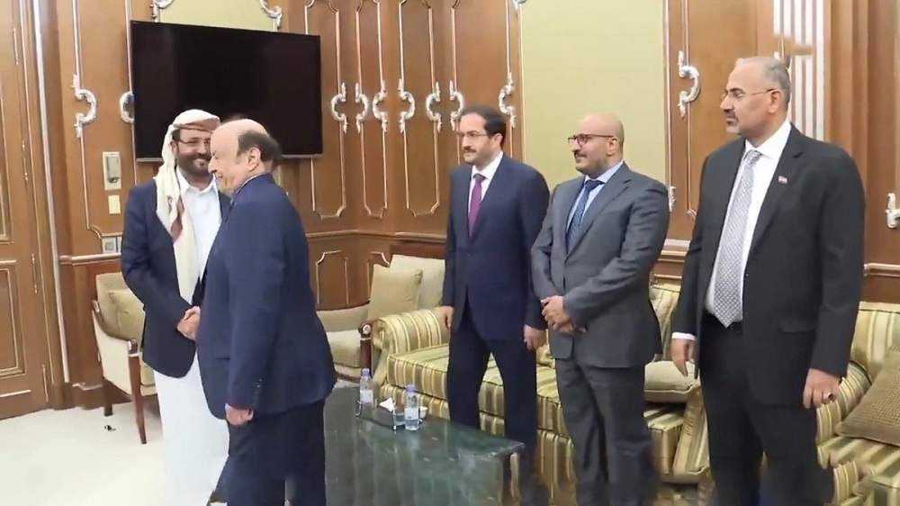 ورد الآن: قناة الجزيرة تقطع بث برامجها وتعلن هذا الخبر العاجل عن المجلس الرئاسي الجديد وهذا ما سيحدث خلال الساعات القادمة (شاهد)