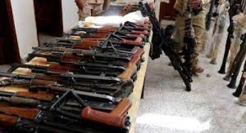 تفاصيل خطيرة تكشف عن تورط قيادات عسكرية رفيعة في نهب وبيع أسلحة بمأرب