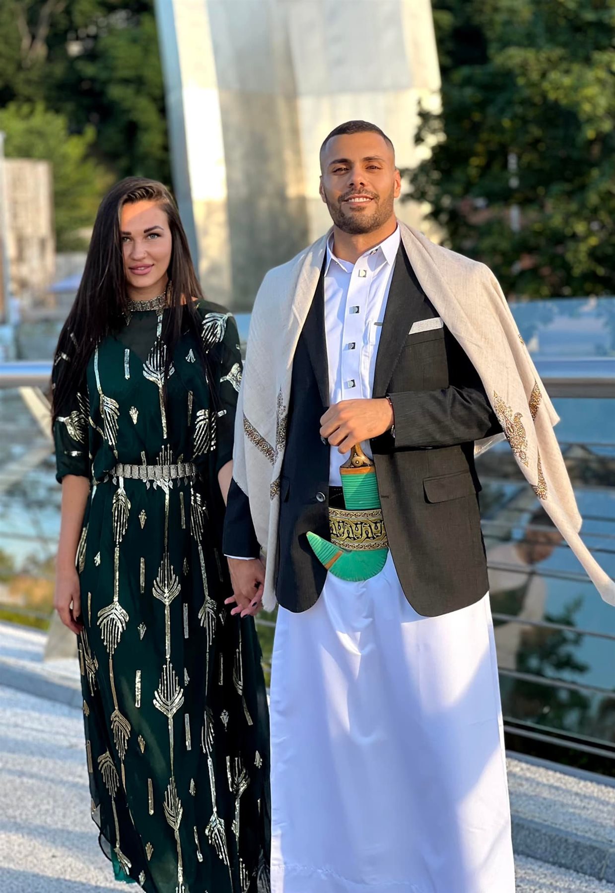 المصري إسلام العشيري يتزوج فتاة أوكرانية ويرتديان الزي اليمني