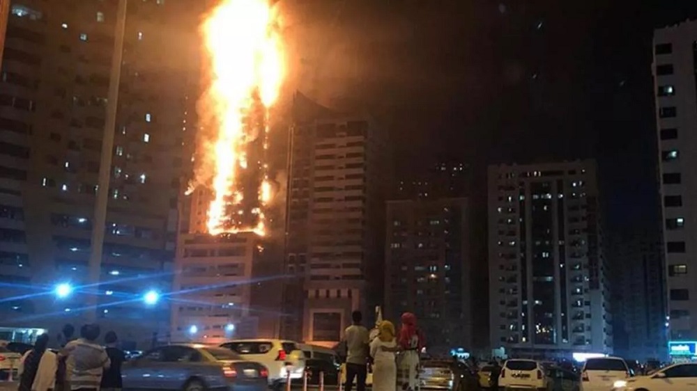 عاجل: انفجارات عنيفة تهز روسيا وحريق ضخم يدمر ناطحة سحاب في موسكو (فيديو)