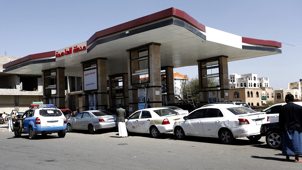 عاجل الآن: سعر الدبة البنزين يصل إلى رقم قياسي في العاصمة صنعاء ولأول مرة.. وهذا هو السعر الجديد للبترول والديزل في جميع المحطات مساء اليوم