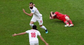 شاهد بالفيديو.. مبارة وصفت بأنها الأكثر إثارة منذ بدء مباريات كأس العالم 2022.. إيران تفاجئ الجميع وتلعب بشكل مفاجئ “وجوشبي” يسدد صاروخ قاتل في الوقت بدل الضائع