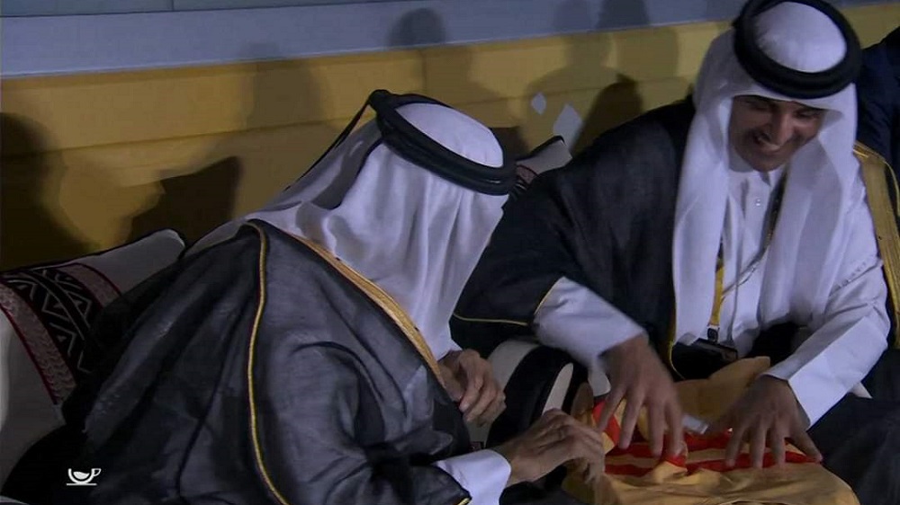 شاهد.. فيديو مفاجئ للأمير الوالد حمد بن خليفة آل ثاني خلال افتتاح كأس العالم قطر 2022